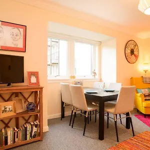 Altido Lovely For 4 With Free Parking Apartment Edinburgh